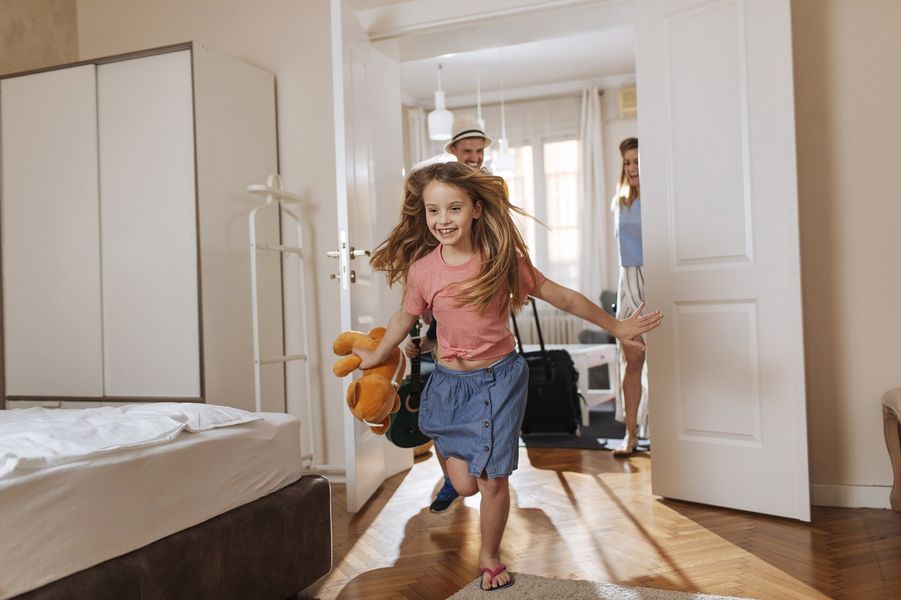 Jakim standardem wyposażenia dysponują hotelowe pokoje rodzinne?
